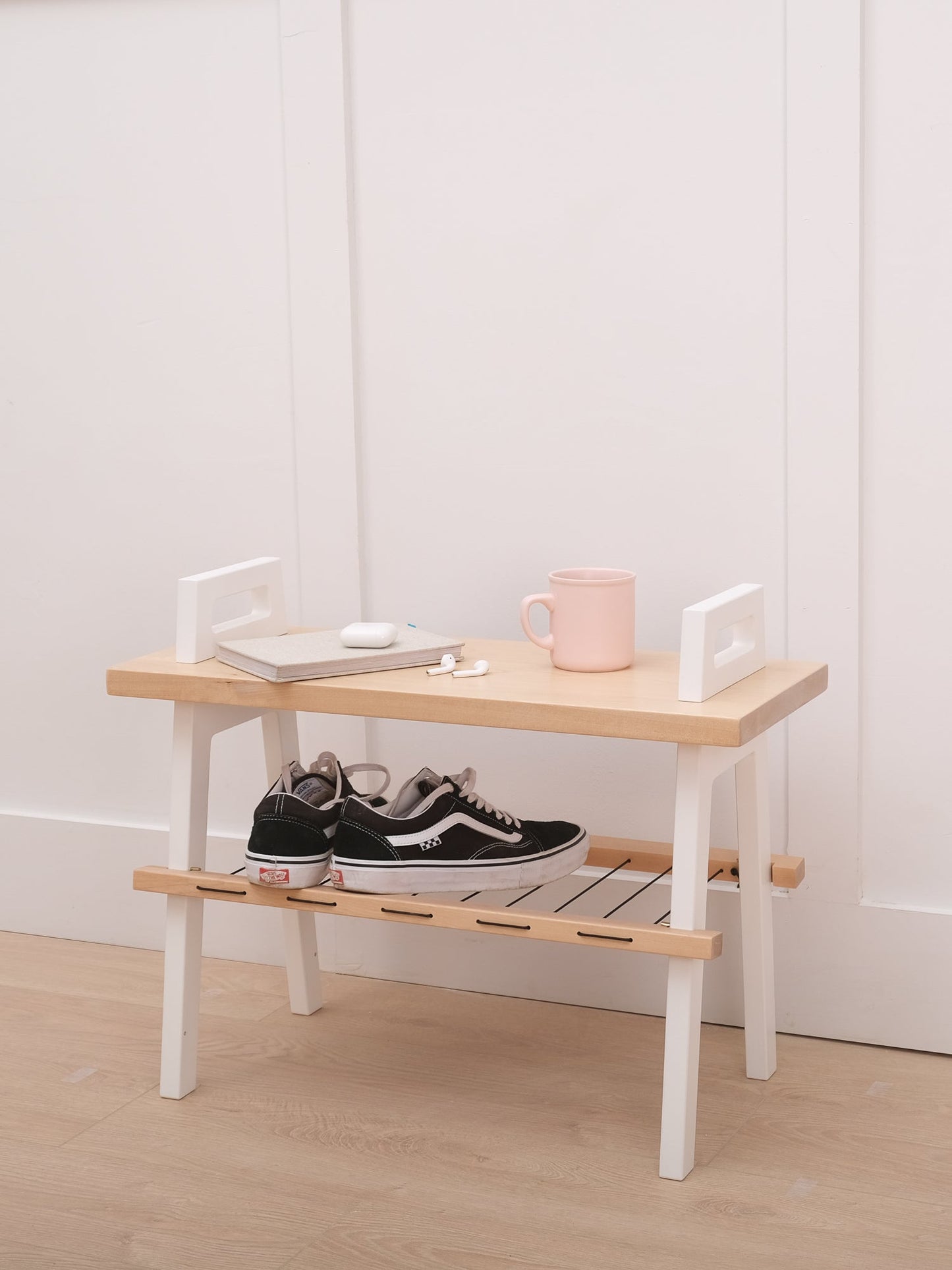 
                  
                    Banc d'entrée B3 en merisier avec porte chaussures - petit format - 26 po
                  
                