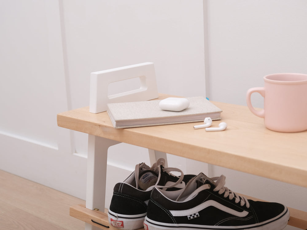 
                  
                    Banc d'entrée B3 en merisier avec porte chaussures - petit format - 26 po
                  
                